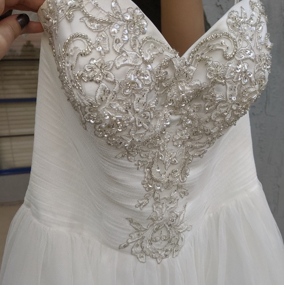 Davids bridal Wedding dress - Picture 3 of 8